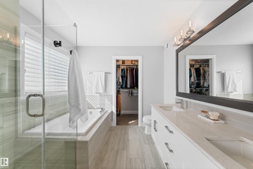 4917 Charles Point(E), Edmonton, AB - Indoor Photo Showing Bathroom