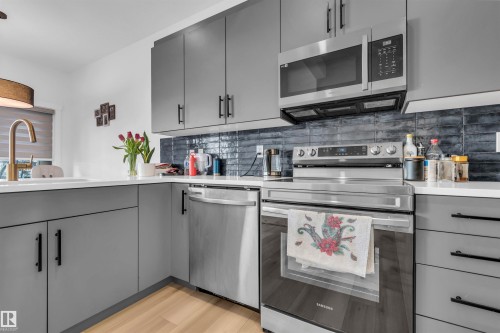 Unit 9 1910 Collip View, Edmonton, AB - Indoor Photo Showing Kitchen With Upgraded Kitchen