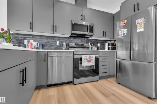 Unit 9 1910 Collip View, Edmonton, AB - Indoor Photo Showing Kitchen With Upgraded Kitchen