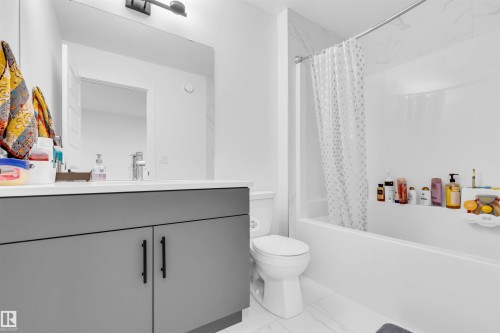 Unit 9 1910 Collip View, Edmonton, AB - Indoor Photo Showing Bathroom