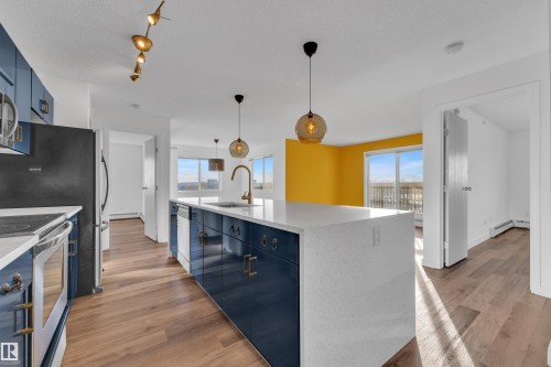 415 1188 Hyndman Road, Edmonton, AB - Indoor Photo Showing Kitchen With Stainless Steel Kitchen With Upgraded Kitchen
