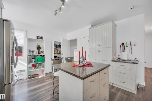 12436 75 Street, Edmonton, AB - Indoor Photo Showing Kitchen