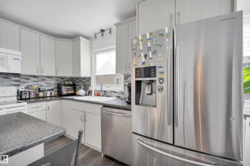 12436 75 Street, Edmonton, AB - Indoor Photo Showing Kitchen