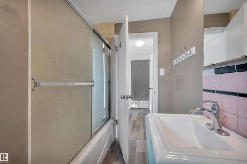 12436 75 Street, Edmonton, AB - Indoor Photo Showing Bathroom