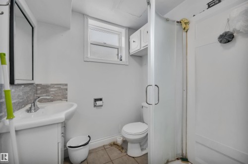 12436 75 Street, Edmonton, AB - Indoor Photo Showing Bathroom