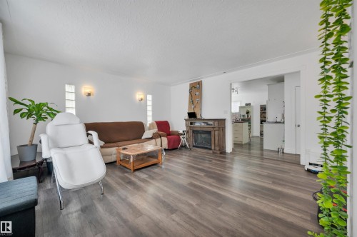12436 75 Street, Edmonton, AB - Indoor Photo Showing Living Room