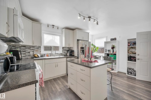 12436 75 Street, Edmonton, AB - Indoor Photo Showing Kitchen