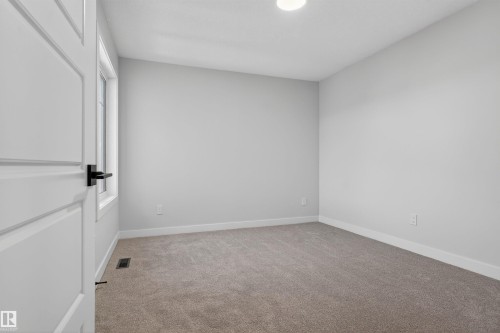 17 Hull Wynd, Spruce Grove, AB - Indoor Photo Showing Other Room