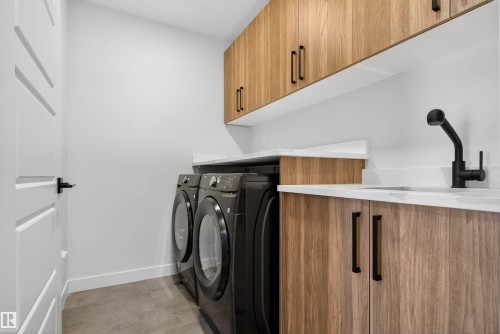 17 Hull Wynd, Spruce Grove, AB - Indoor Photo Showing Laundry Room
