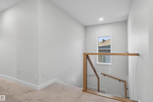 17 Hull Wynd, Spruce Grove, AB - Indoor Photo Showing Other Room