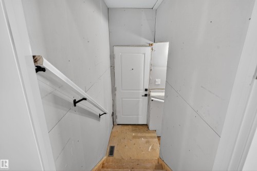 17 Hull Wynd, Spruce Grove, AB - Indoor Photo Showing Other Room
