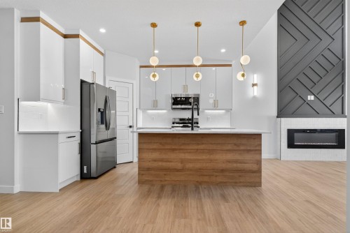 19 Hull Wynd, Spruce Grove, AB - Indoor Photo Showing Kitchen With Upgraded Kitchen