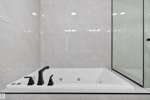 19 Hull Wynd, Spruce Grove, AB - Indoor Photo Showing Bathroom