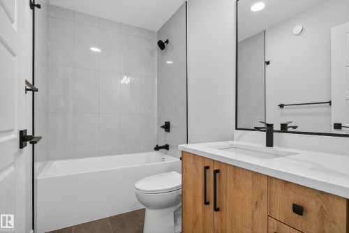 19 Hull Wynd, Spruce Grove, AB - Indoor Photo Showing Bathroom