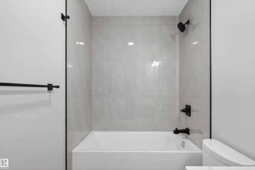 19 Hull Wynd, Spruce Grove, AB - Indoor Photo Showing Bathroom