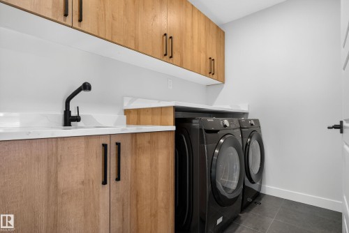 19 Hull Wynd, Spruce Grove, AB - Indoor Photo Showing Laundry Room