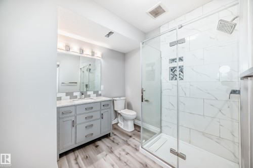 1921 33 Street, Edmonton, AB - Indoor Photo Showing Bathroom