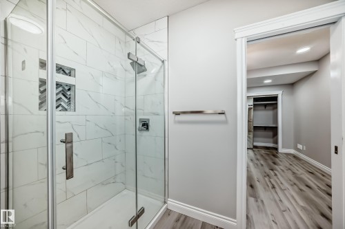 1921 33 Street, Edmonton, AB - Indoor Photo Showing Bathroom
