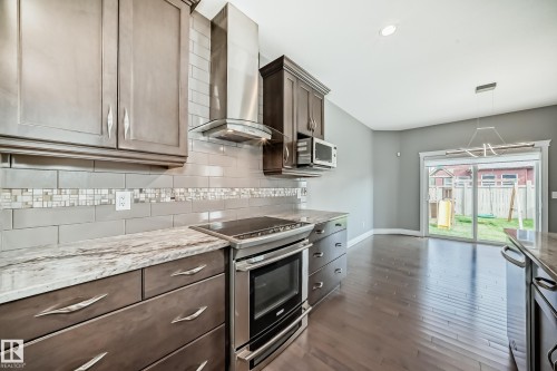 1921 33 Street, Edmonton, AB - Indoor Photo Showing Kitchen With Upgraded Kitchen