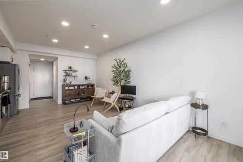 101 860 Secord Blvd, Edmonton, AB - Indoor