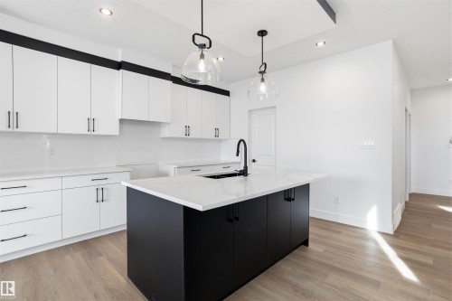 24 Meadowgrove Landing, Spruce Grove, AB - Indoor Photo Showing Kitchen With Upgraded Kitchen