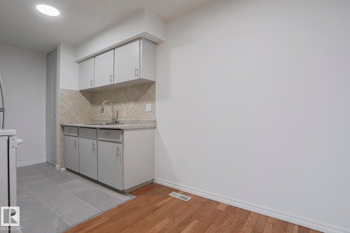 6 14205 82 Street, Edmonton, AB - Indoor