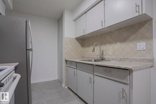 6 14205 82 Street, Edmonton, AB - Indoor