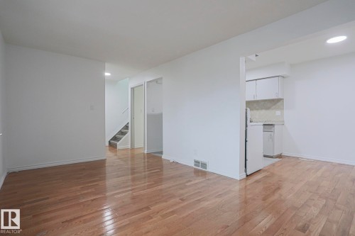 6 14205 82 Street, Edmonton, AB - Indoor