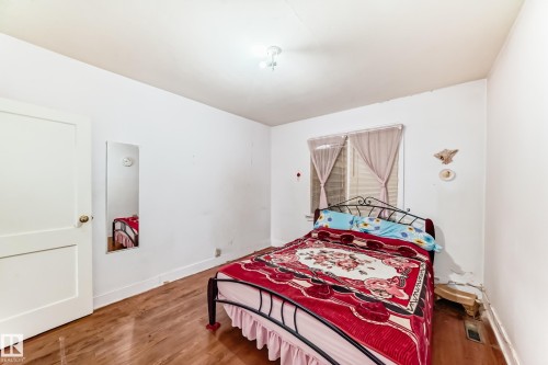 11239 97 Street, Edmonton, AB - Indoor Photo Showing Bedroom