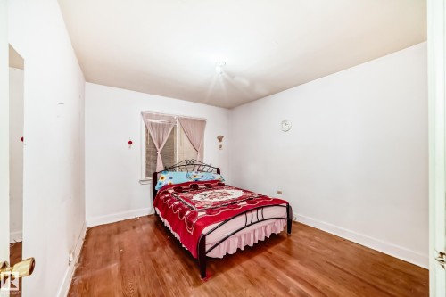 11239 97 Street, Edmonton, AB - Indoor Photo Showing Bedroom
