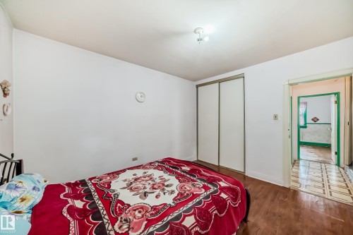 11239 97 Street, Edmonton, AB - Indoor Photo Showing Bedroom