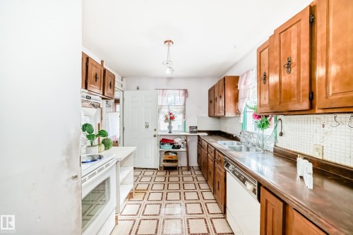11239 97 Street, Edmonton, AB - Indoor Photo Showing Kitchen