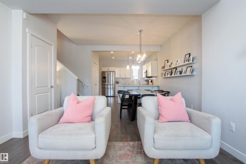 16752 15 Avenue, Edmonton, AB - Indoor Photo Showing Living Room