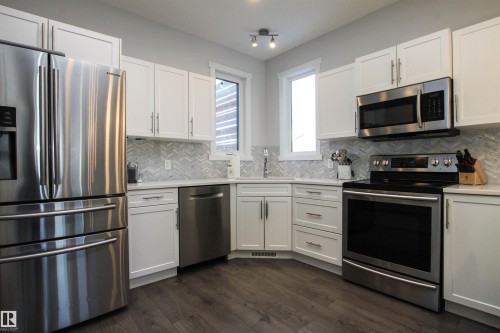 16752 15 Avenue, Edmonton, AB - Indoor Photo Showing Kitchen With Upgraded Kitchen