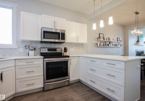 16752 15 Avenue, Edmonton, AB - Indoor Photo Showing Kitchen With Upgraded Kitchen