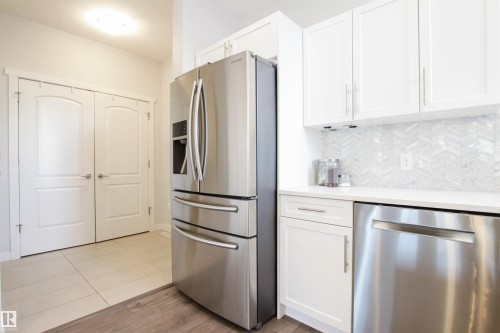 16752 15 Avenue, Edmonton, AB - Indoor Photo Showing Kitchen