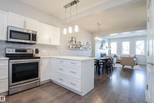 16752 15 Avenue, Edmonton, AB - Indoor Photo Showing Kitchen With Upgraded Kitchen