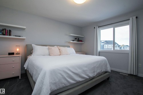 16752 15 Avenue, Edmonton, AB - Indoor Photo Showing Bedroom