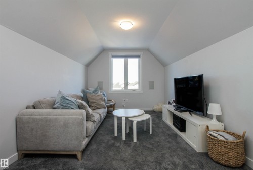 16752 15 Avenue, Edmonton, AB - Indoor Photo Showing Living Room