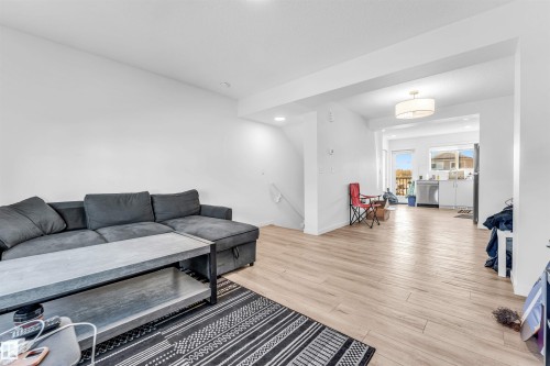 1106 Aster Boulevard, Edmonton, AB - Indoor Photo Showing Living Room