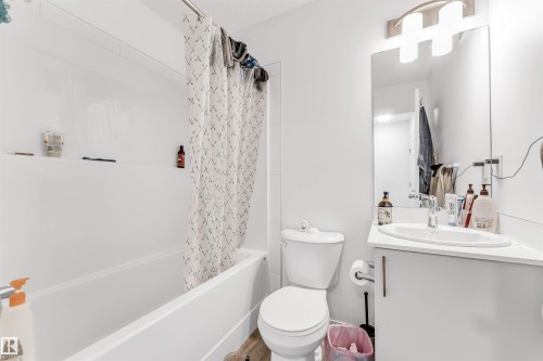 1106 Aster Boulevard, Edmonton, AB - Indoor Photo Showing Bathroom