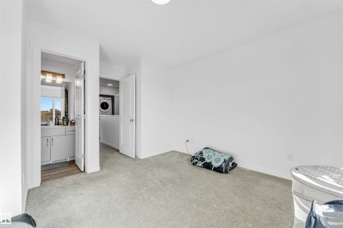 1106 Aster Boulevard, Edmonton, AB - Indoor