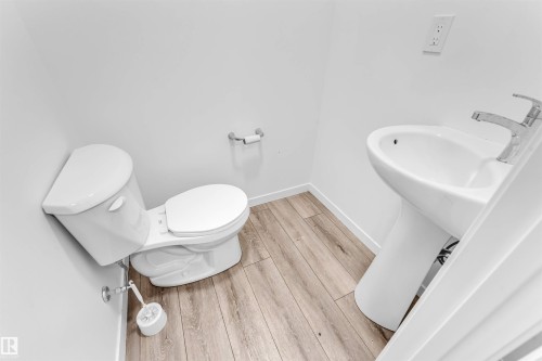 1106 Aster Boulevard, Edmonton, AB - Indoor Photo Showing Bathroom