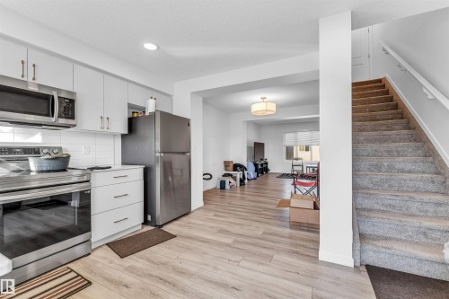 1106 Aster Boulevard, Edmonton, AB - Indoor Photo Showing Kitchen
