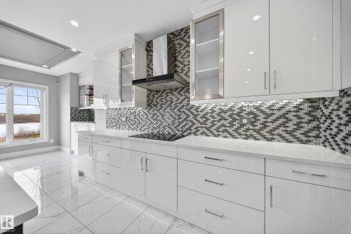 4112 8 Street, Edmonton, AB - Indoor Photo Showing Kitchen With Upgraded Kitchen