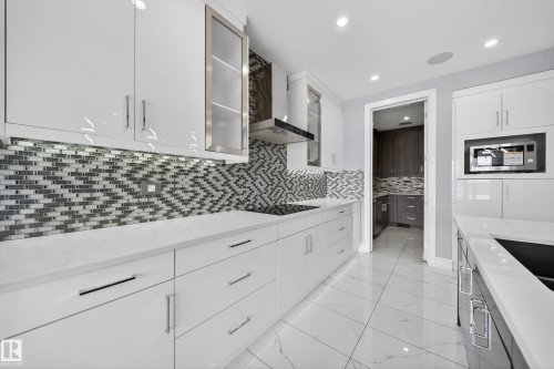 4112 8 Street, Edmonton, AB - Indoor Photo Showing Kitchen With Upgraded Kitchen