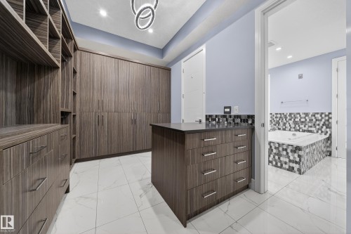 4112 8 Street, Edmonton, AB - Indoor