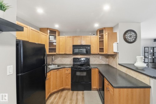301 8527 82 Avenue, Edmonton, AB - Indoor Photo Showing Kitchen
