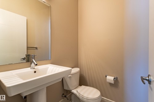 4906 Crabapple Lane Sw, Edmonton, AB - Indoor Photo Showing Bathroom