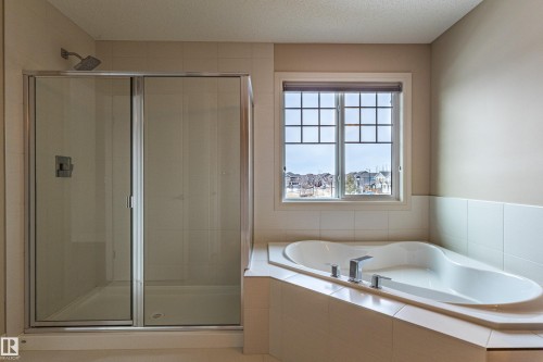 4906 Crabapple Lane Sw, Edmonton, AB - Indoor Photo Showing Bathroom